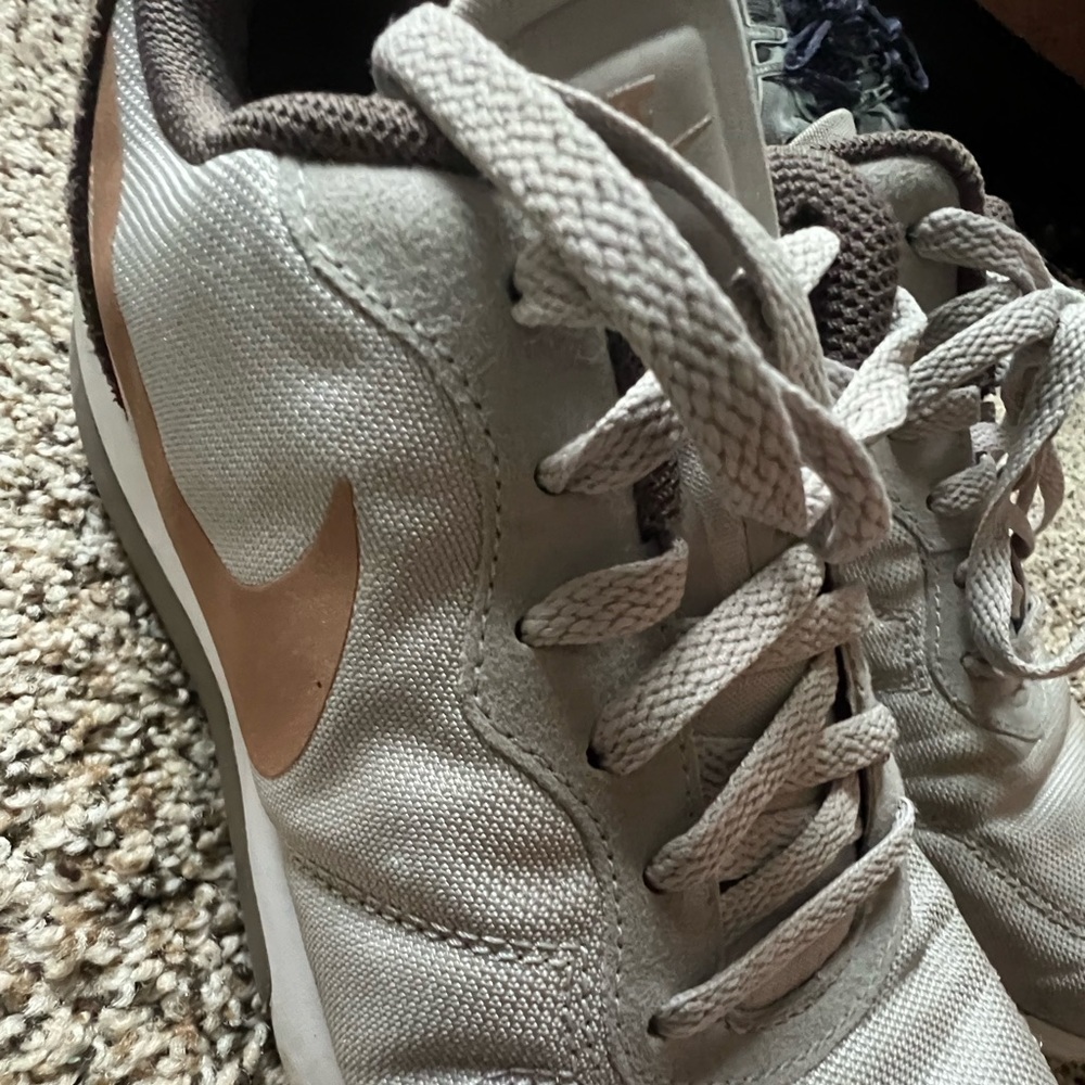Nike tennis shoes - retro